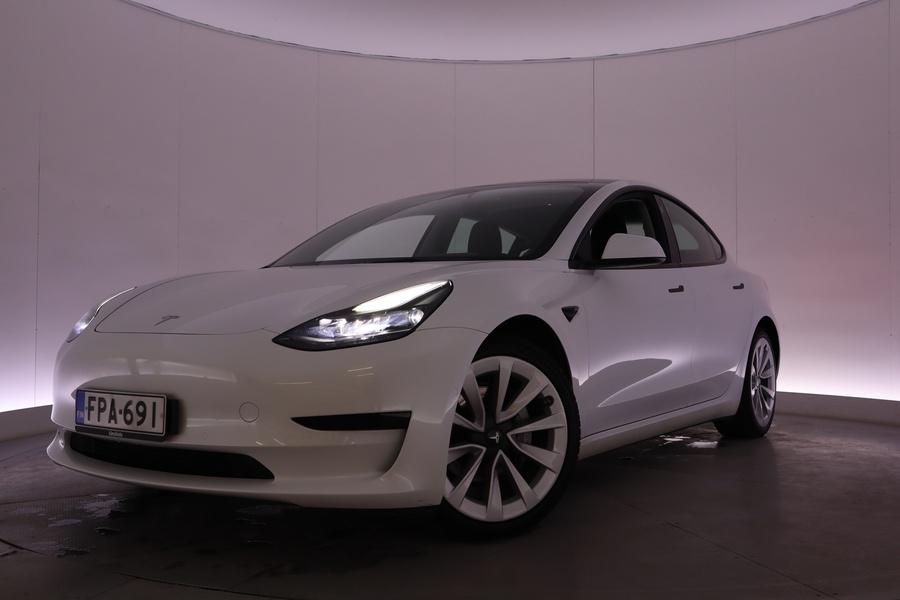 Tesla Model 3 vaihtoauto