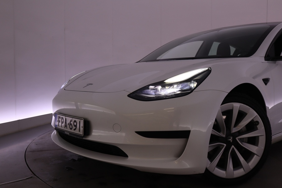 Tesla Model 3 vaihtoauto