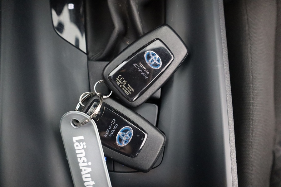 Toyota C-HR vaihtoauto