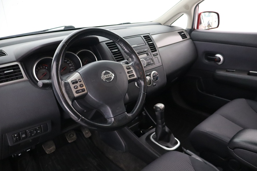 Nissan Tiida vaihtoauto