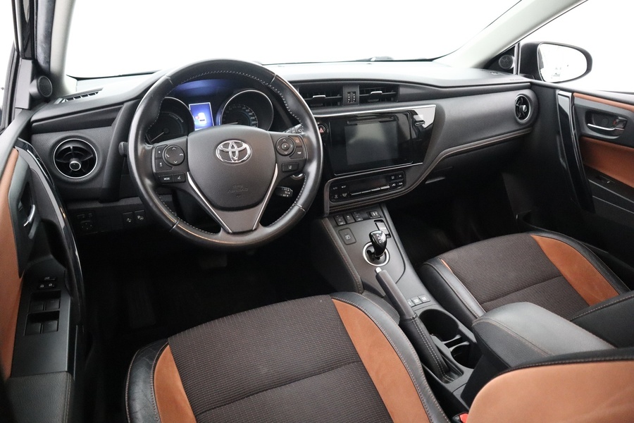 Toyota Auris vaihtoauto