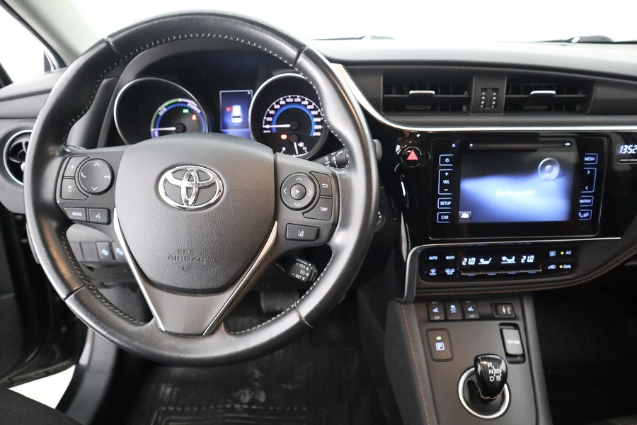 Toyota Auris vaihtoauto
