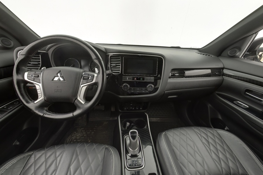Mitsubishi Outlander PHEV vaihtoauto