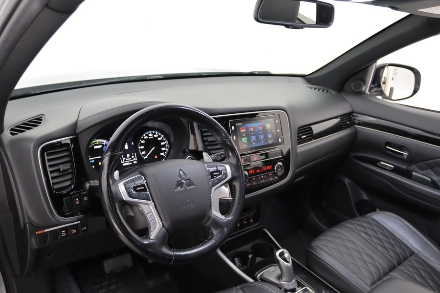 Mitsubishi Outlander PHEV vaihtoauto