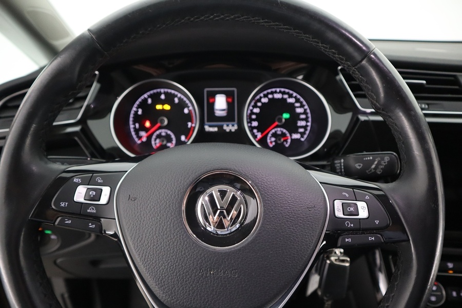 Volkswagen Touran vaihtoauto