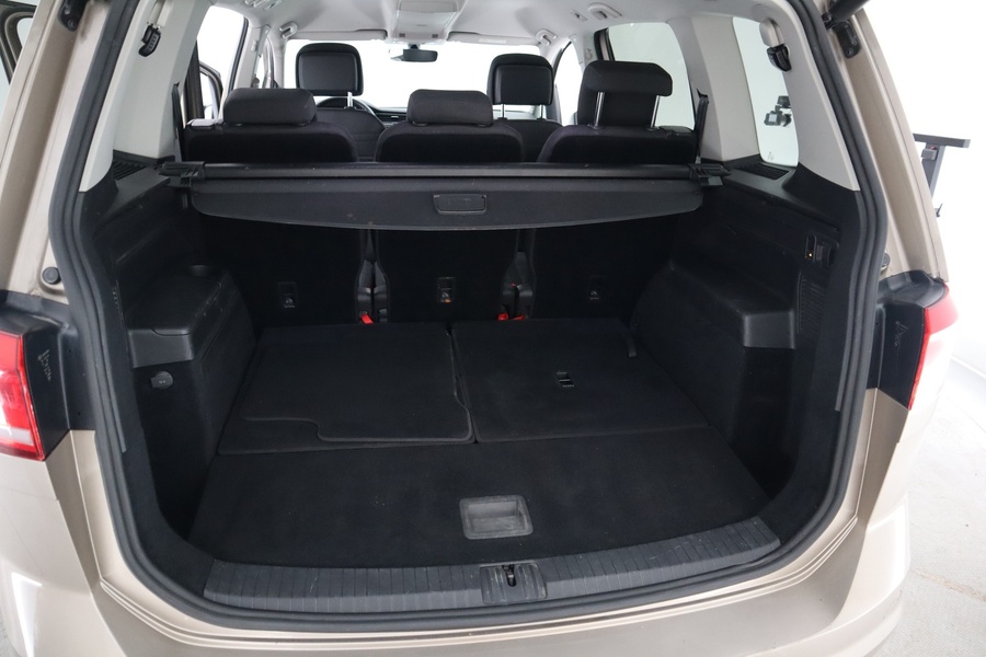 Volkswagen Touran vaihtoauto