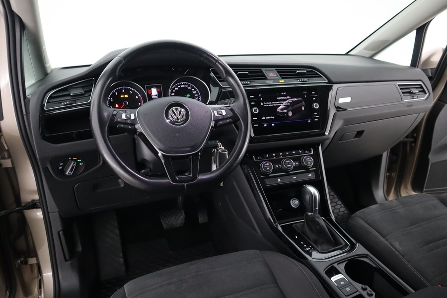 Volkswagen Touran vaihtoauto