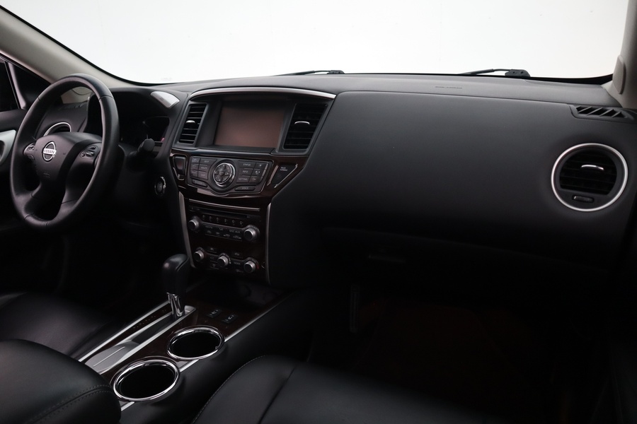 Nissan Pathfinder vaihtoauto