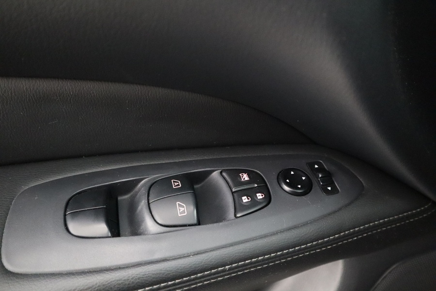 Nissan Pathfinder vaihtoauto