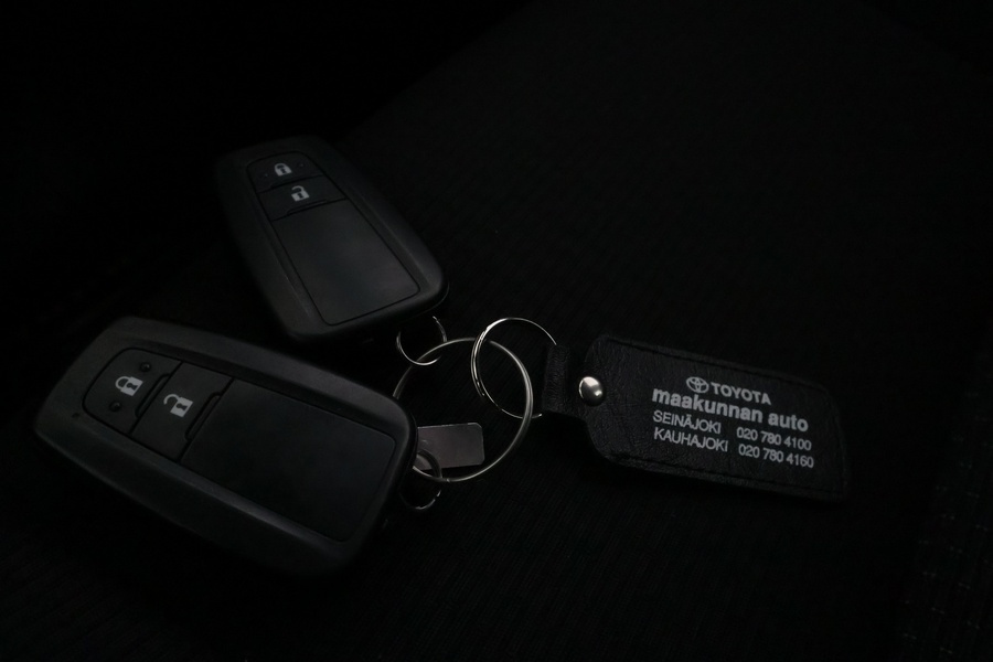 Toyota C-HR vaihtoauto