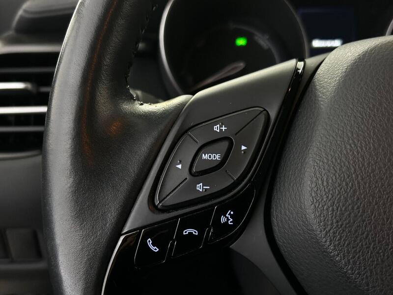 Toyota C-HR vaihtoauto