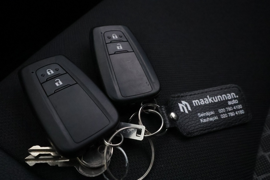 Toyota C-HR vaihtoauto