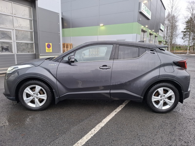 Toyota C-HR vaihtoauto