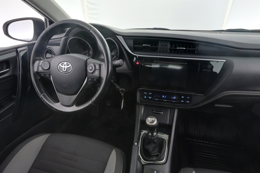 Toyota Auris vaihtoauto