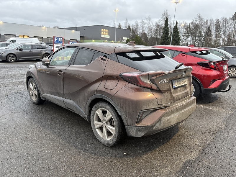 Toyota C-HR vaihtoauto