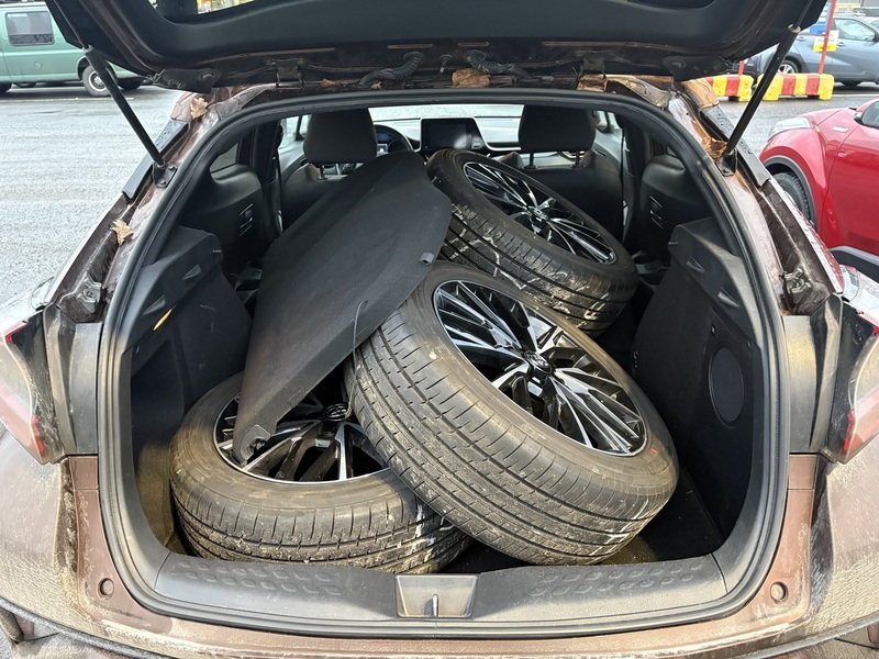 Toyota C-HR vaihtoauto