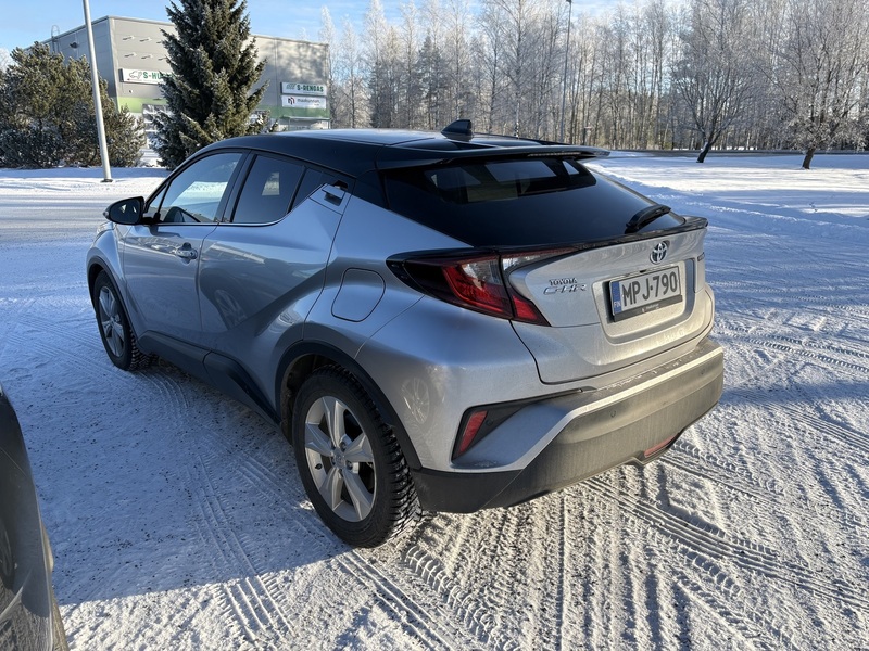 Toyota C-HR vaihtoauto