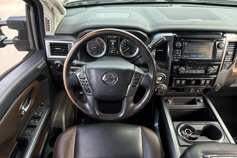 Nissan Titan vaihtoauto