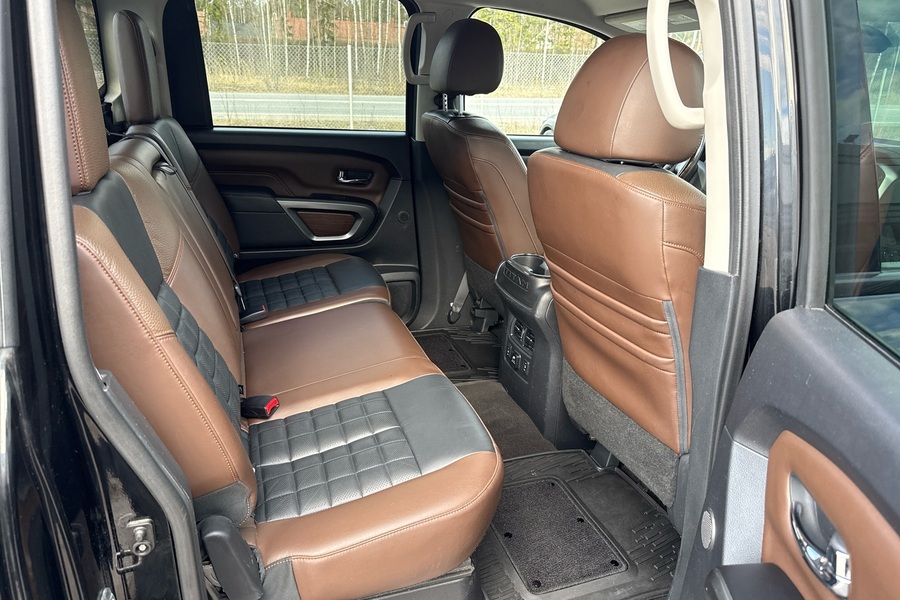 Nissan Titan vaihtoauto