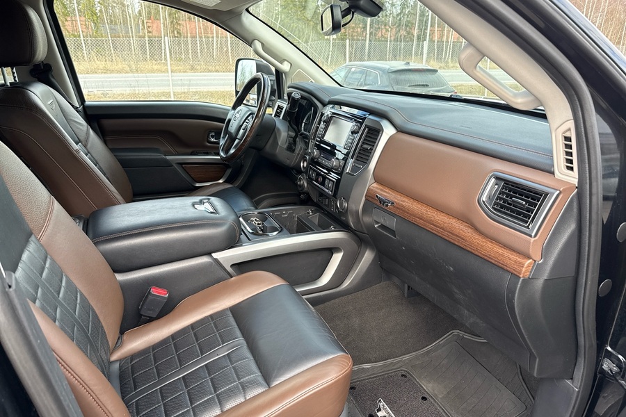 Nissan Titan vaihtoauto