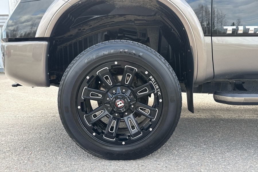 Nissan Titan vaihtoauto