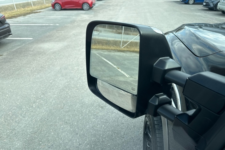 Nissan Titan vaihtoauto