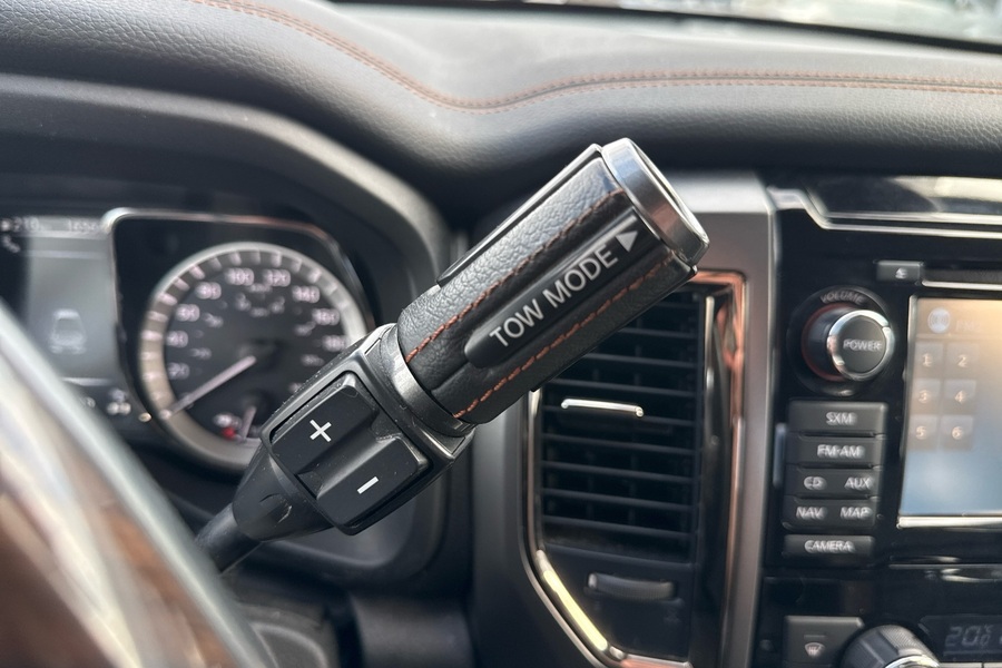 Nissan Titan vaihtoauto