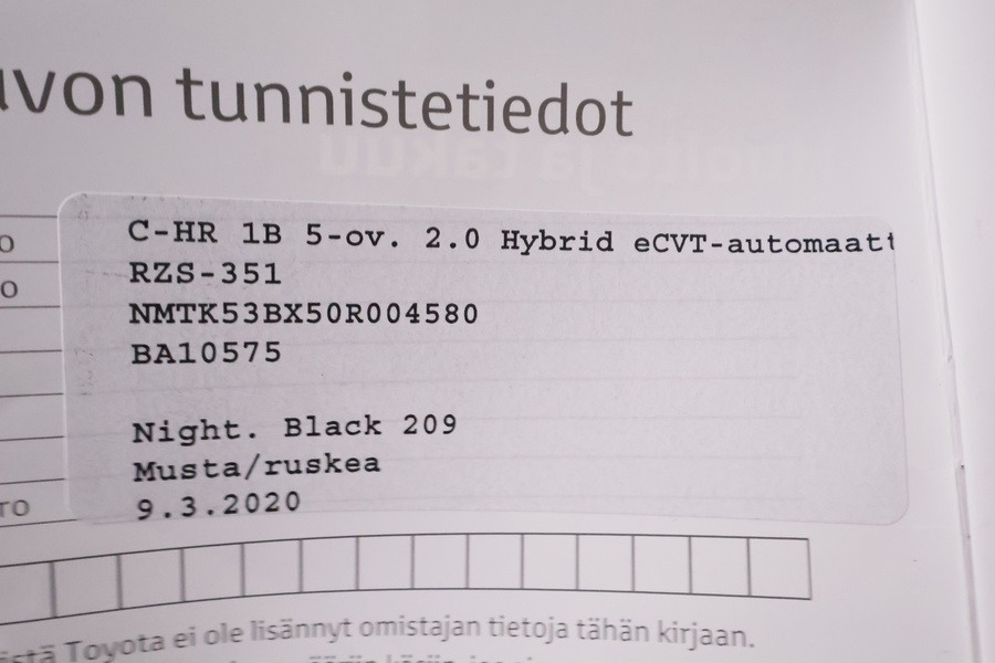 Toyota C-HR vaihtoauto