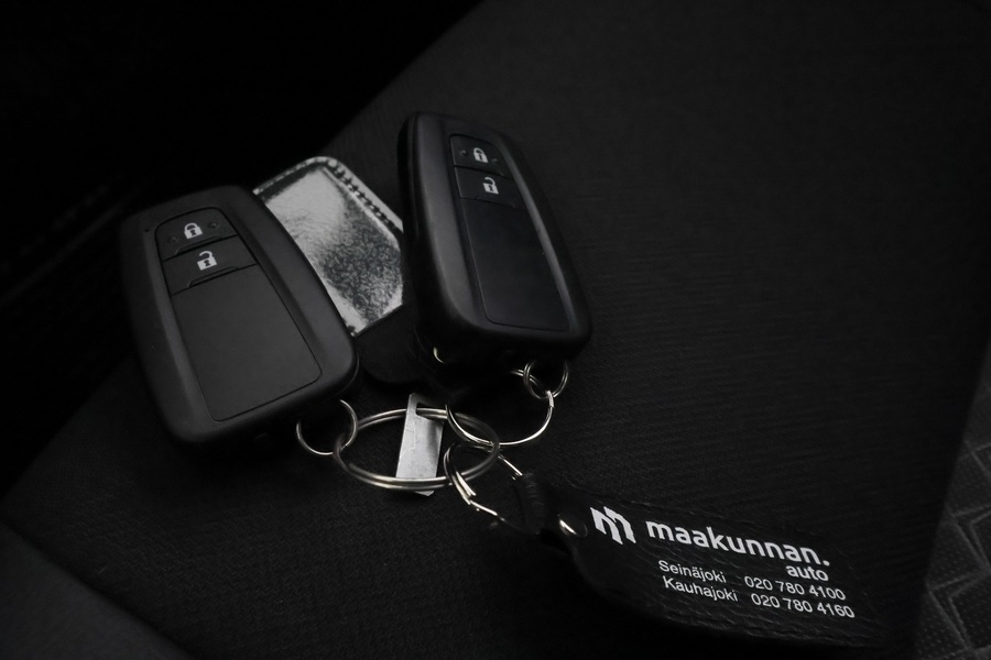 Toyota C-HR vaihtoauto