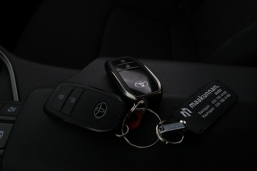 Toyota C-HR vaihtoauto