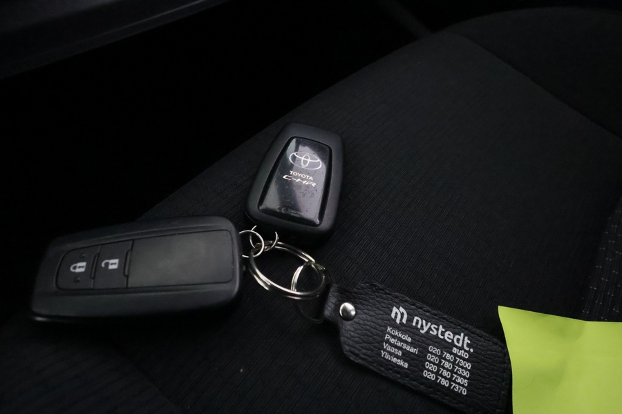 Toyota C-HR vaihtoauto