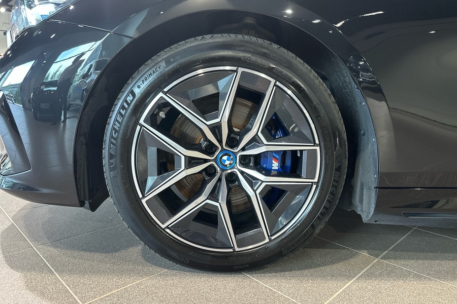 BMW i5 M60 vaihtoauto