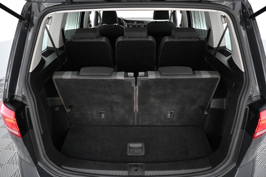 Volkswagen Touran vaihtoauto