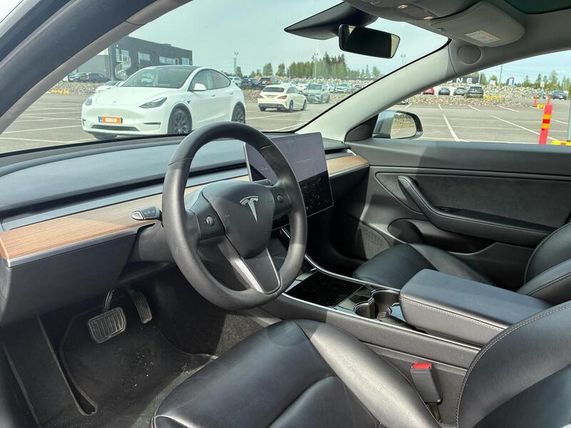 Tesla Model 3 vaihtoauto