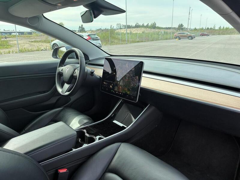 Tesla Model 3 vaihtoauto