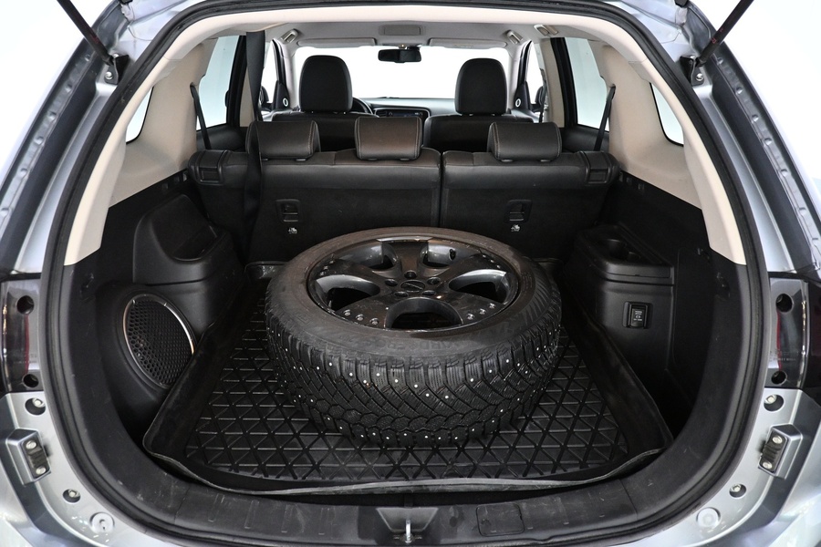 Mitsubishi Outlander PHEV vaihtoauto