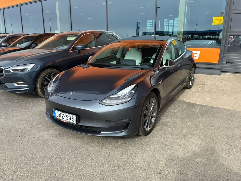 Tesla Model 3 vaihtoauto