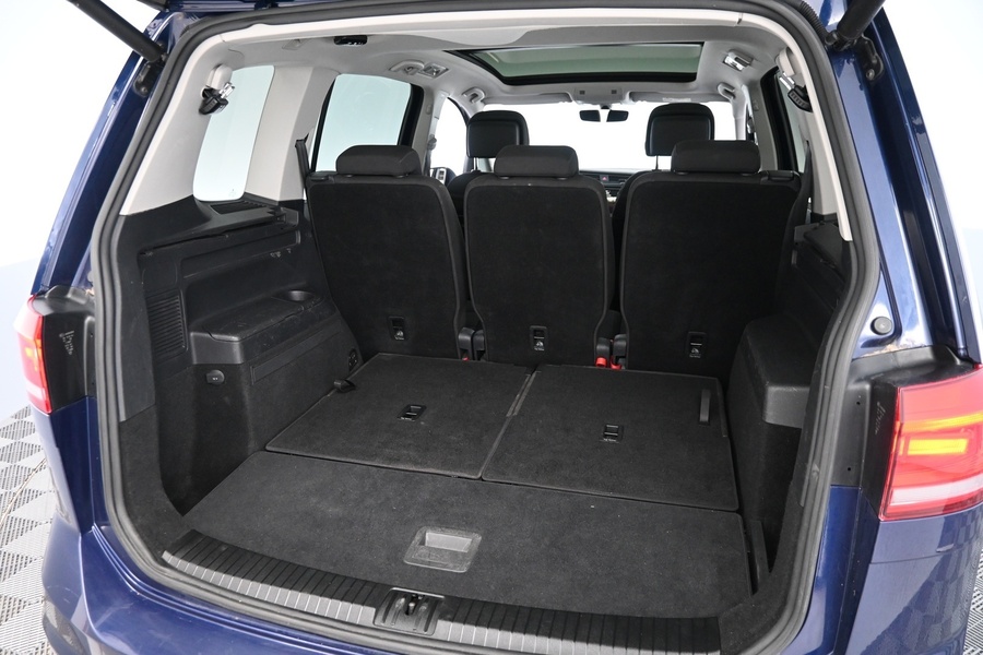 Volkswagen Touran vaihtoauto