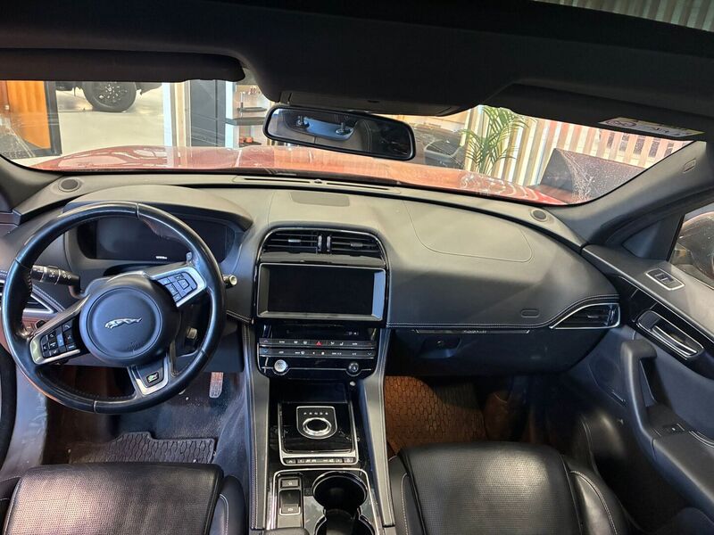 Jaguar F-PACE vaihtoauto