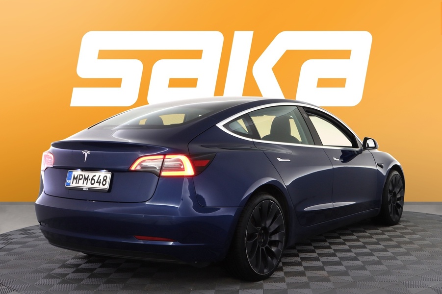 Tesla Model 3 vaihtoauto