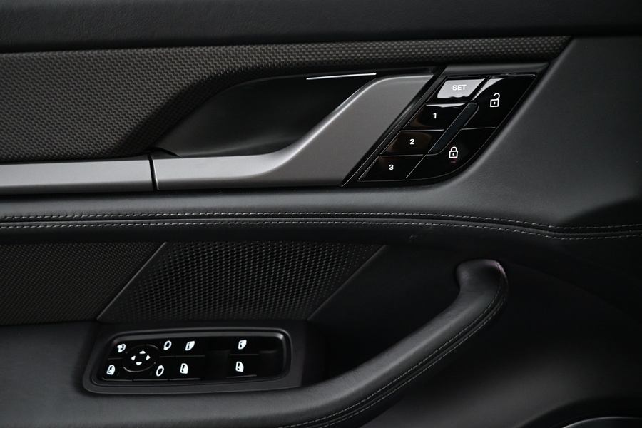 Porsche Taycan vaihtoauto