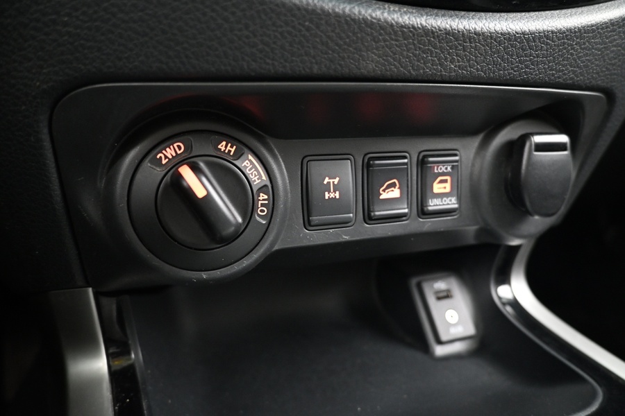 Nissan Navara vaihtoauto