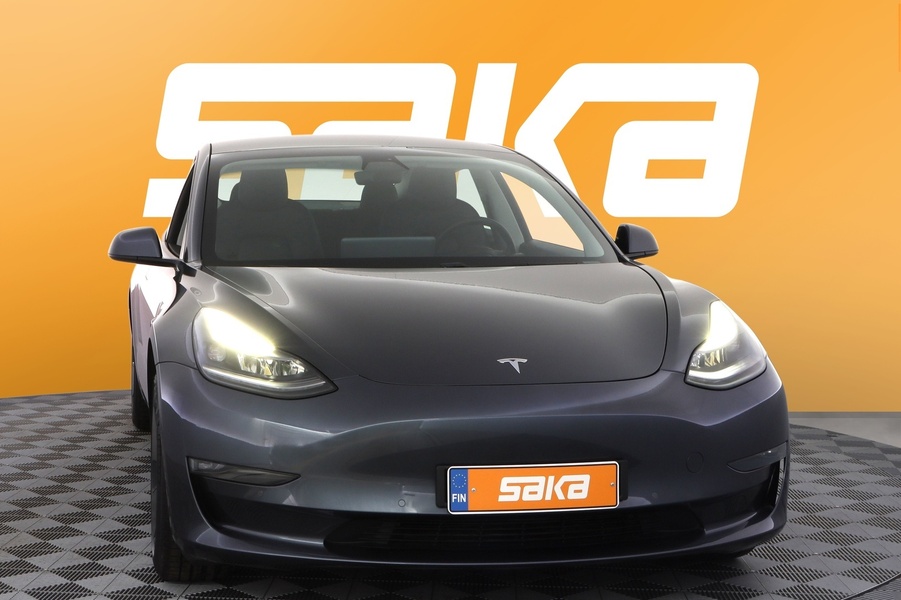 Tesla Model 3 vaihtoauto