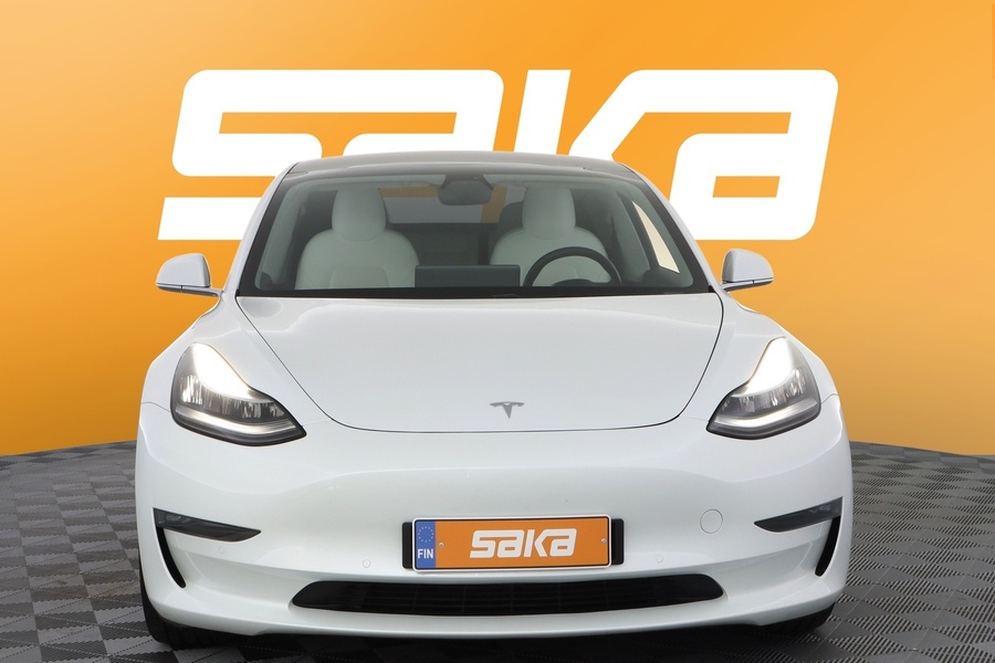 Tesla Model 3 vaihtoauto