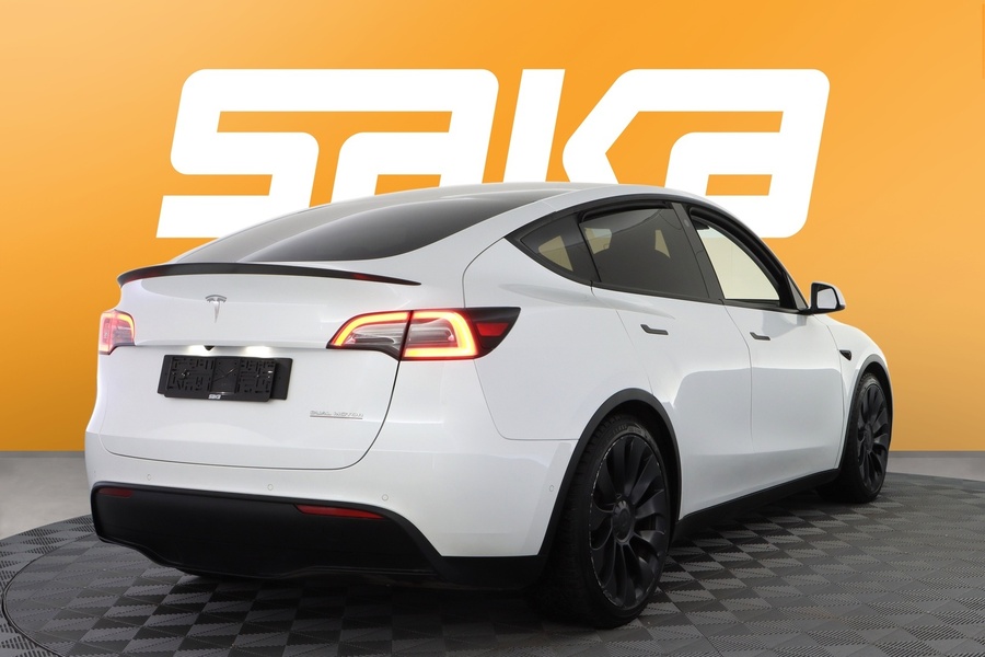 Tesla Model Y vaihtoauto