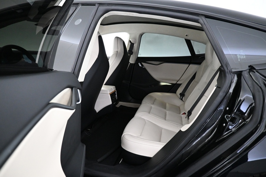 Tesla Model S vaihtoauto