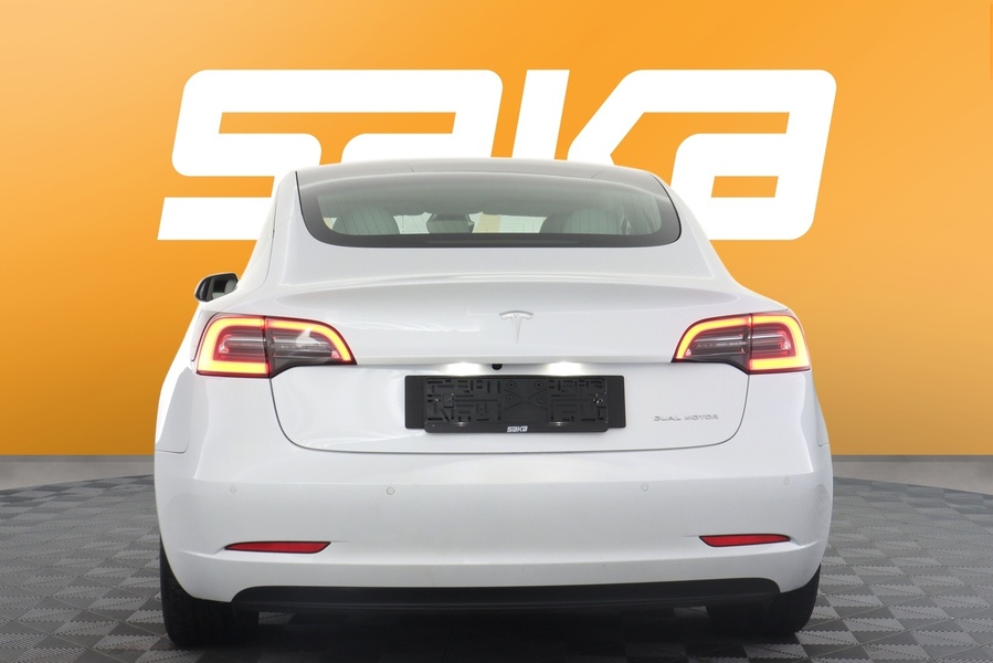 Tesla Model 3 vaihtoauto