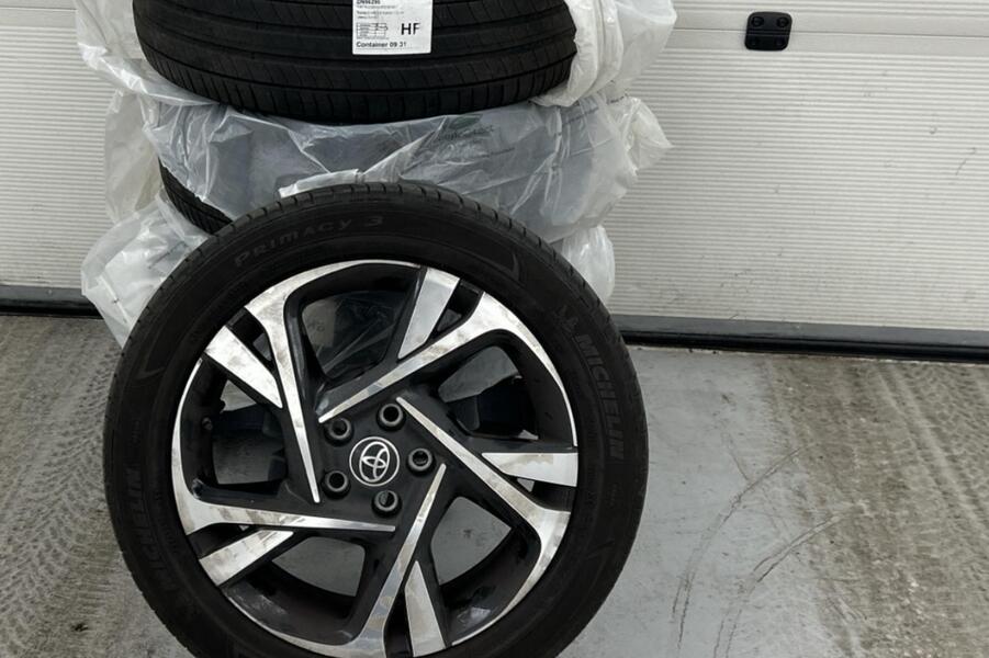 Toyota C-HR vaihtoauto