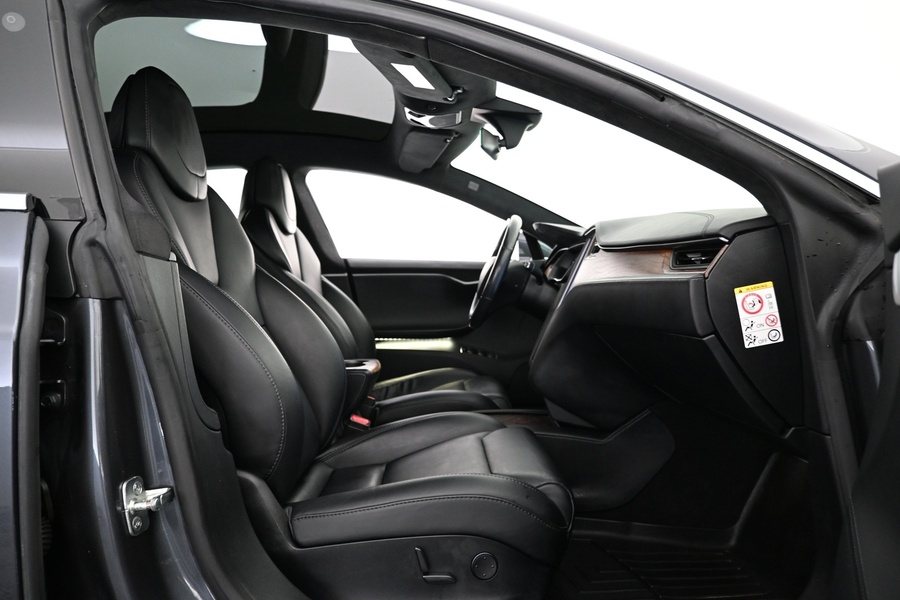 Tesla Model S vaihtoauto