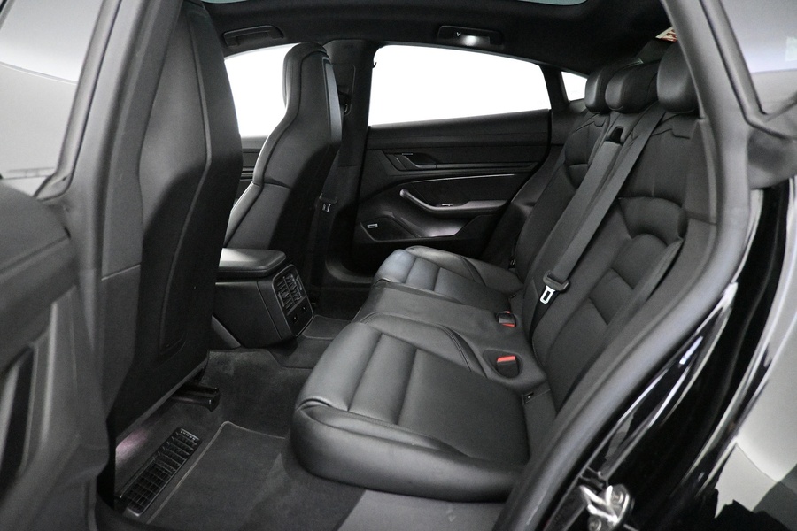 Porsche Taycan vaihtoauto